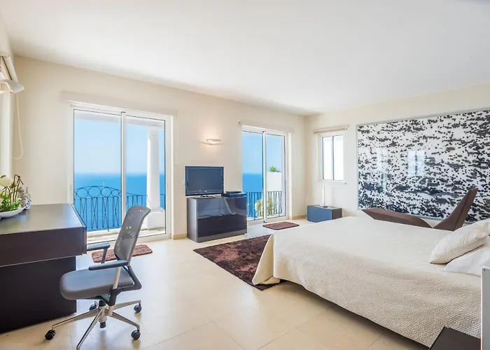 Villa La Terrasse By Hr Madeira 푼샬