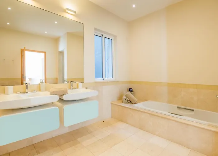 Villa La Terrasse By Hr Madeira * Funchal (Madeira)